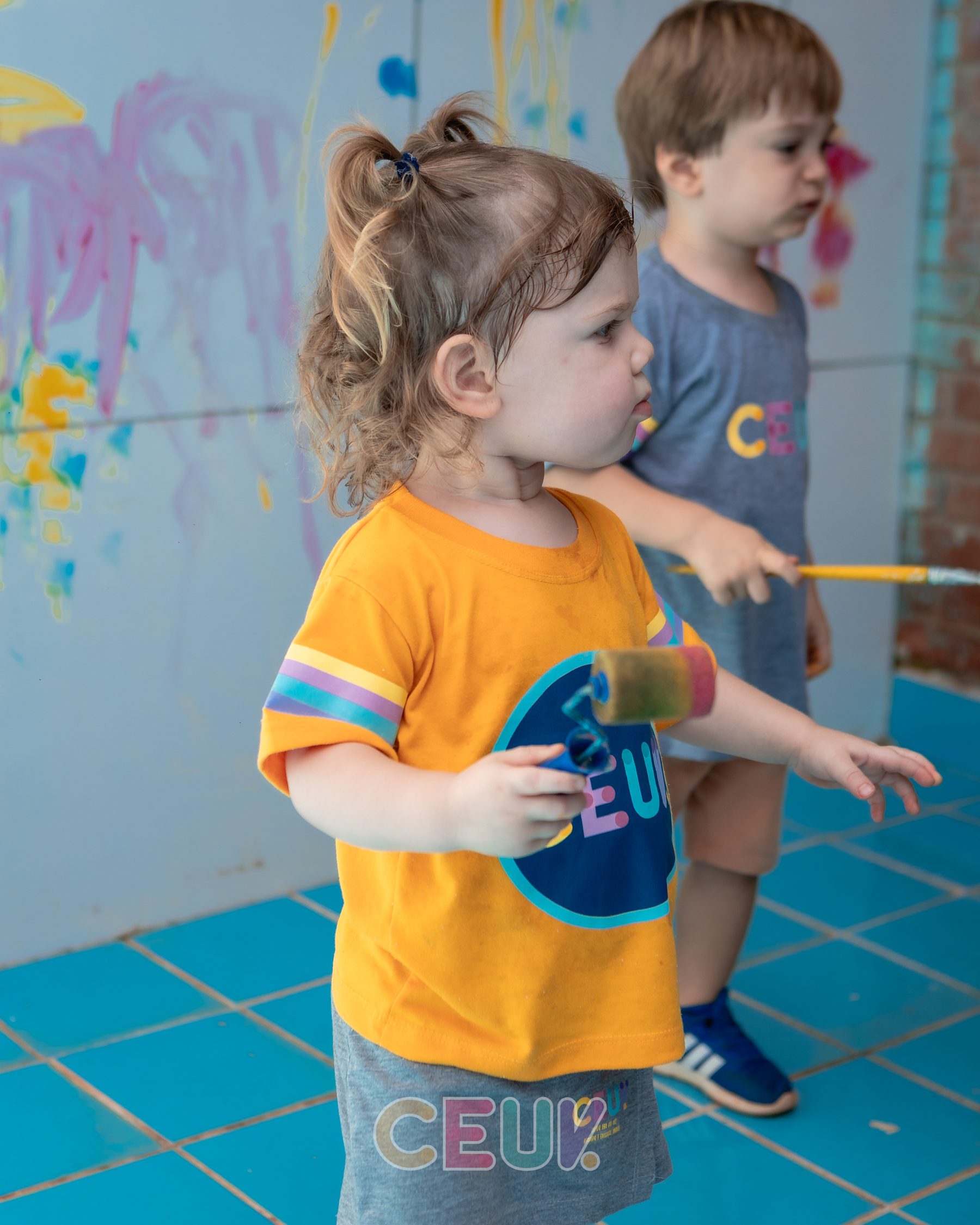 Alunos do CEUV em atividade sensorial ao ar livre